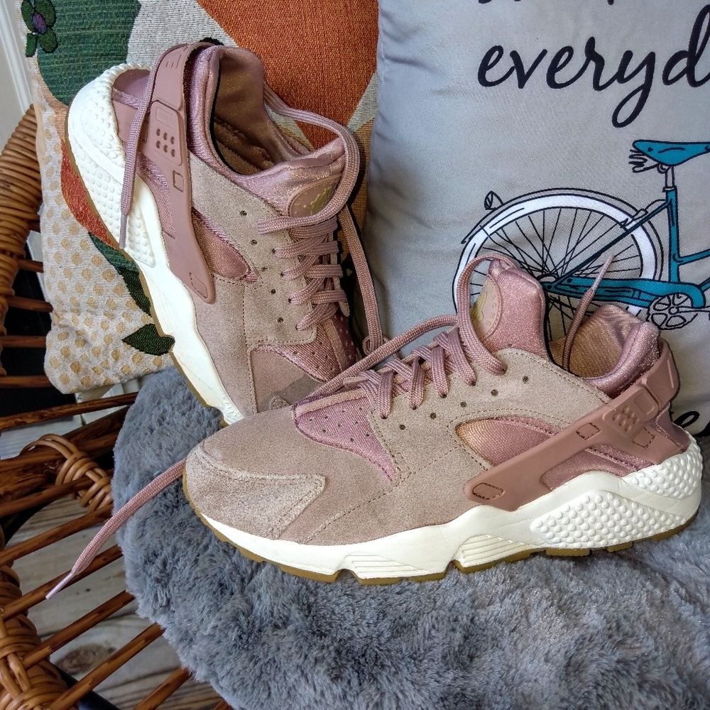 Pink suede Nike Huaraches